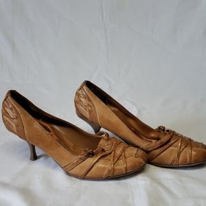 Low heel every day shoe